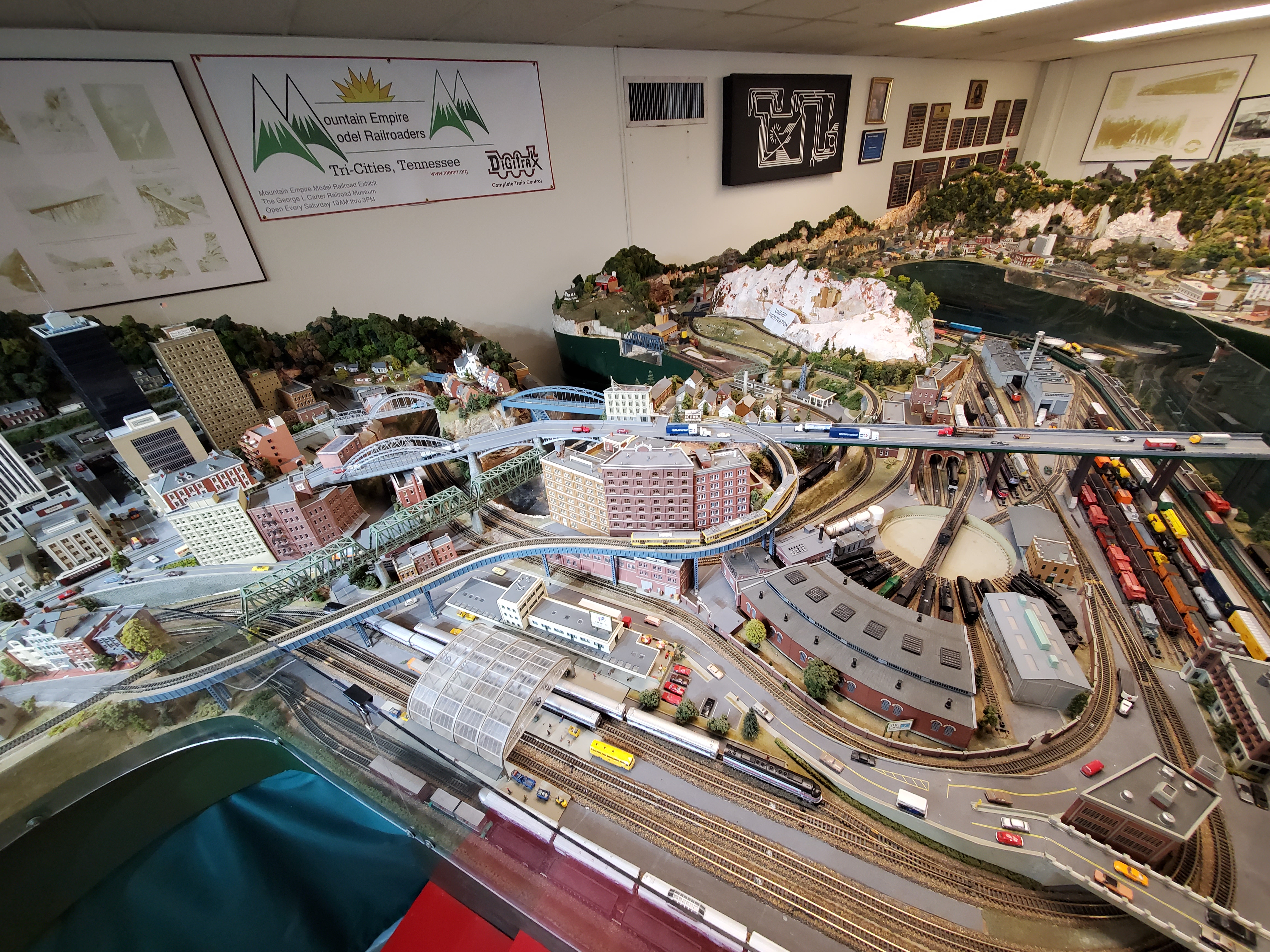 View of a museum train model from above, including train, buildings and railway. 